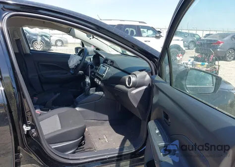 2024 Nissan Versa 1.6 S z USA, uszkodzony, nr VIN 3N1CN8DV9RL849940